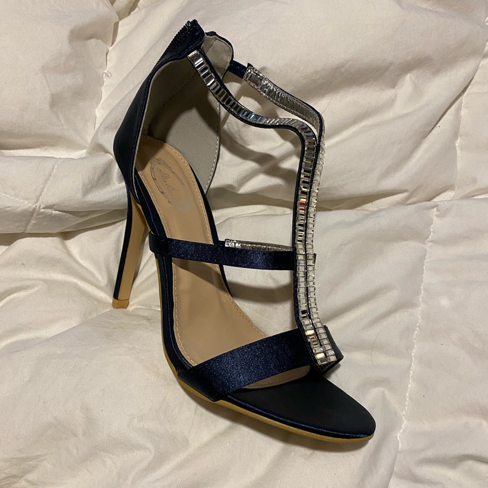 New in box italina summer rio navy high heel rhinestone center size 8